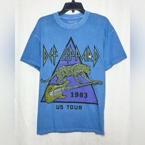 American Eagle Women’s Oversized Def Leppard Graphic Tee color Blue Size XS/S